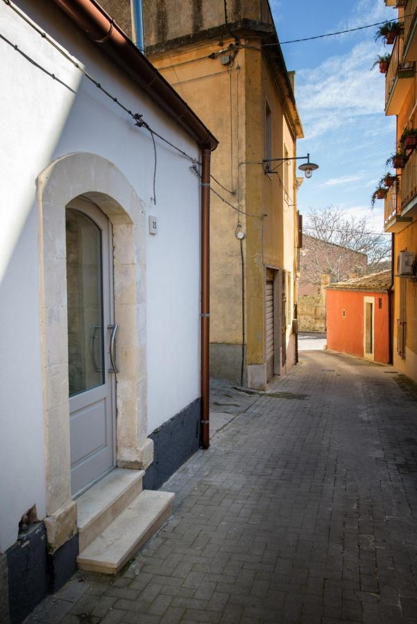 Il Piccolo Loft Holiday Home Palazzolo Acreide Luaran gambar